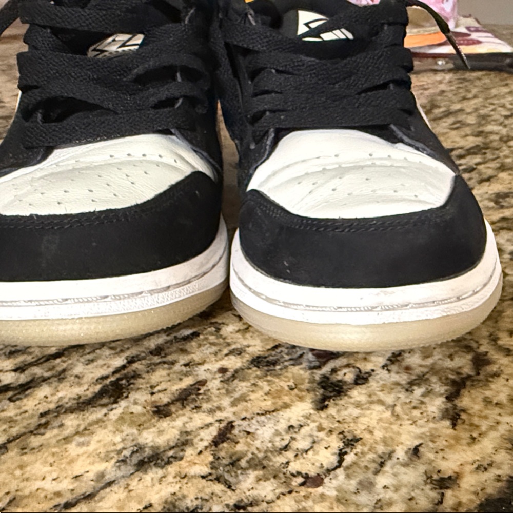 Nike Black and White Low-Top Sneakers - Picture 8 of 12